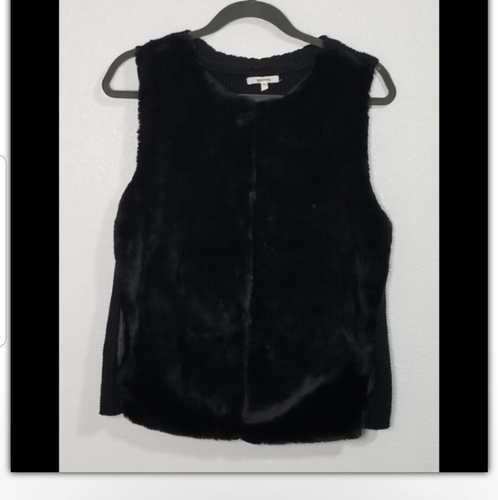 Maurices Faux fur Vest size smsll